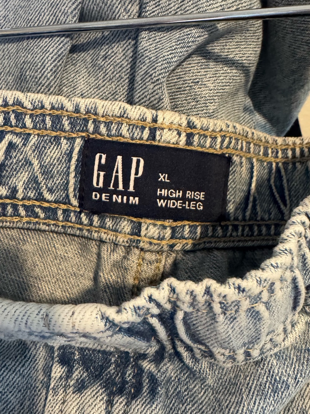 NWT GAP Women’s Baggy Jeans - Picture 2 of 4